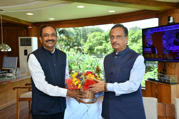 Former A&N Commander-in-Chief, AIADMK Leaders and Others Meet LG